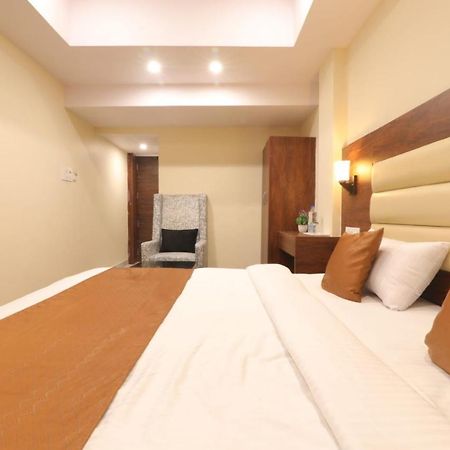 Hotel Blueark Lucknow Exteriör bild
