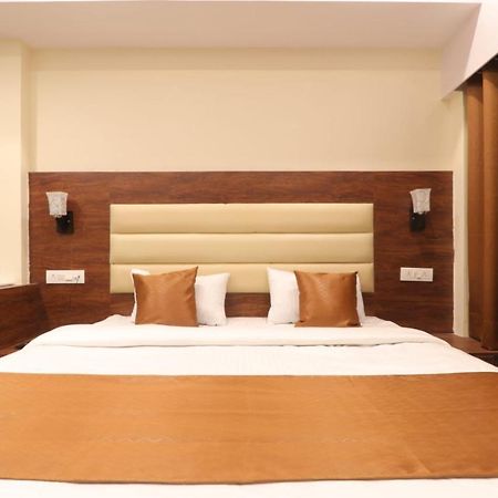 Hotel Blueark Lucknow Exteriör bild
