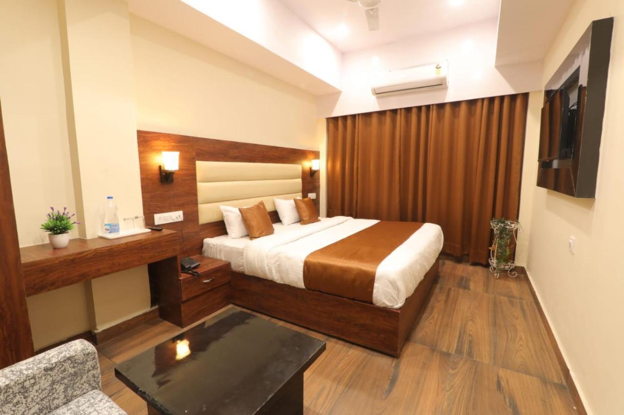 Hotel Blueark Lucknow Exteriör bild
