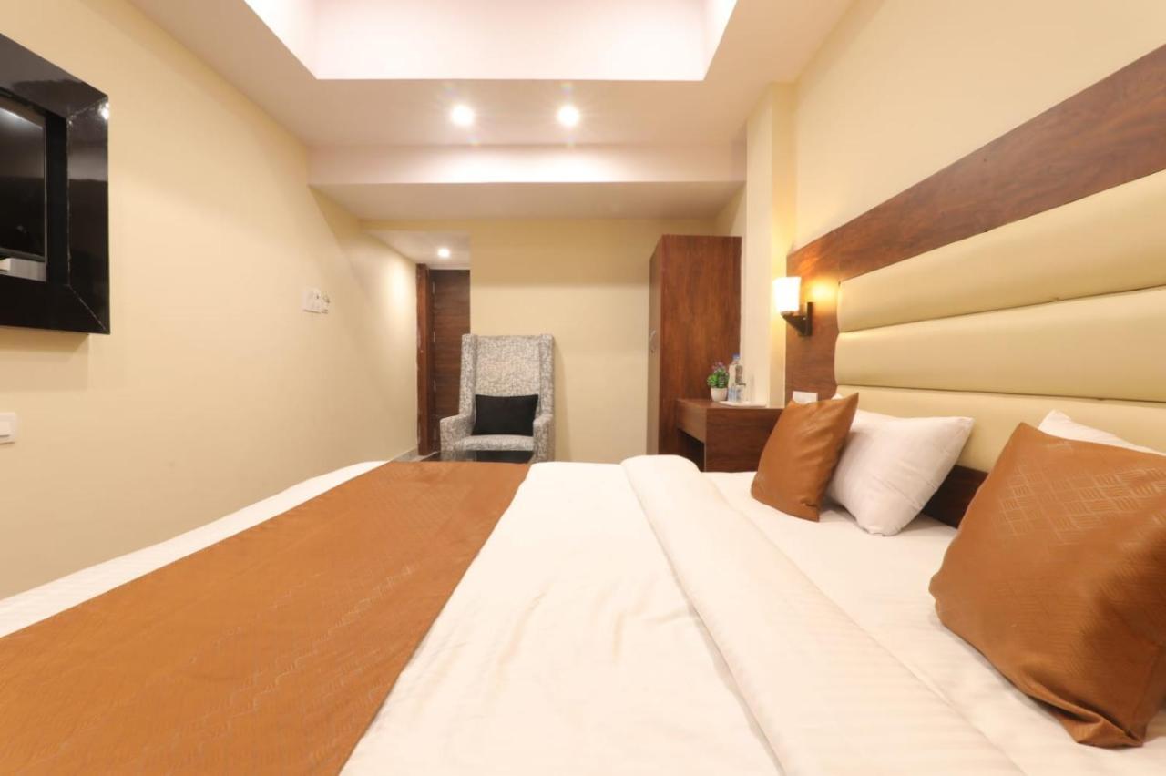 Hotel Blueark Lucknow Exteriör bild