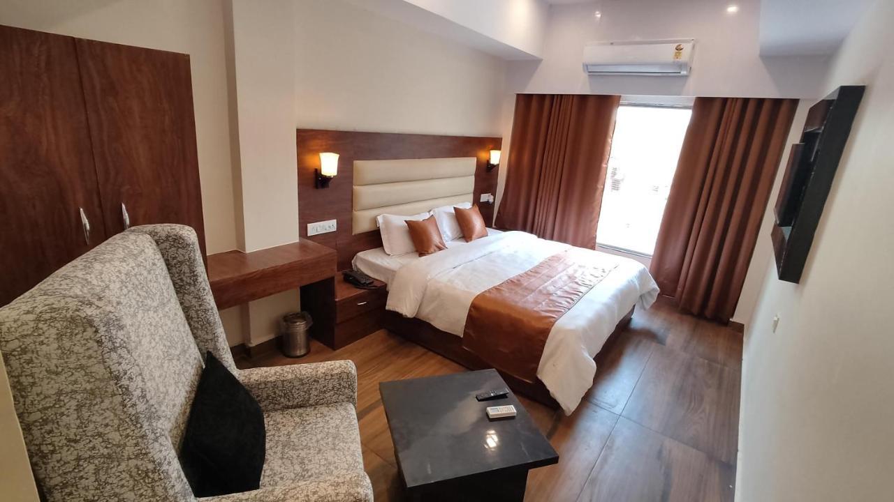 Hotel Blueark Lucknow Exteriör bild