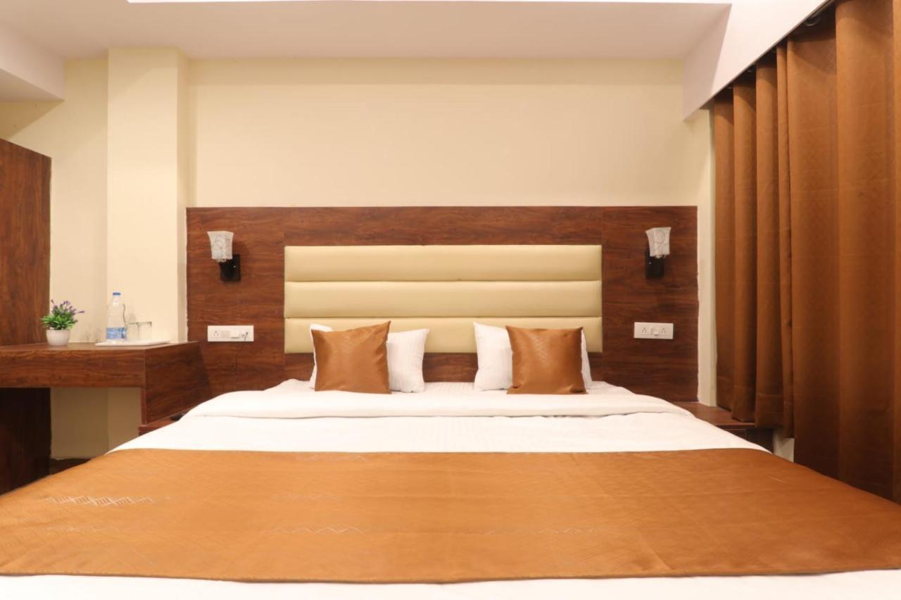 Hotel Blueark Lucknow Exteriör bild