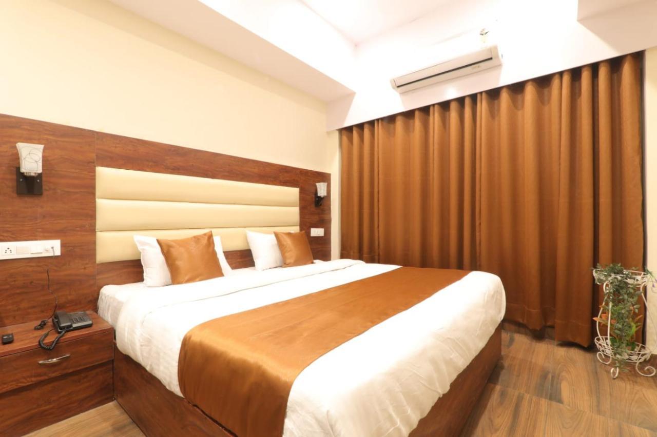 Hotel Blueark Lucknow Exteriör bild