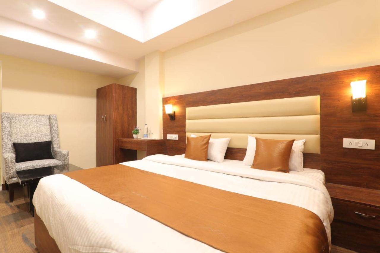 Hotel Blueark Lucknow Exteriör bild