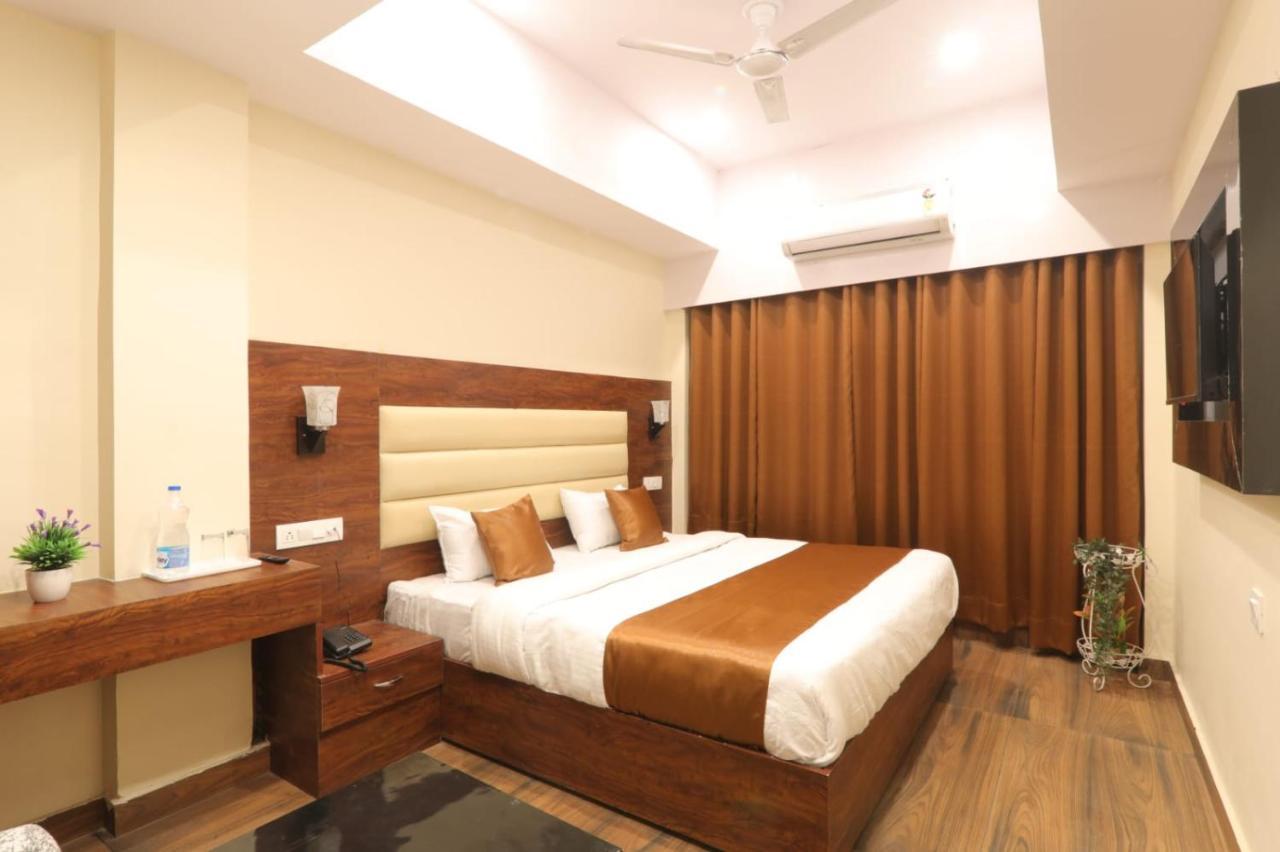 Hotel Blueark Lucknow Exteriör bild