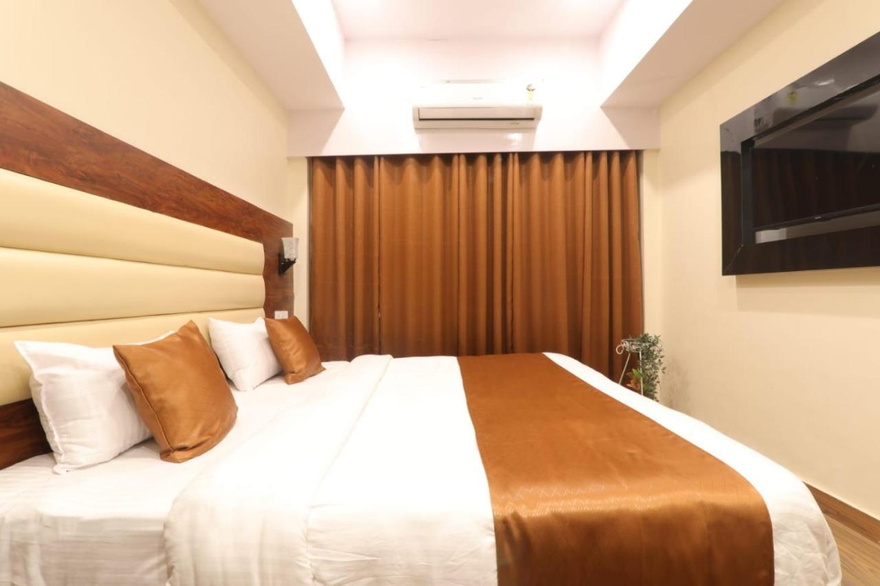 Hotel Blueark Lucknow Exteriör bild