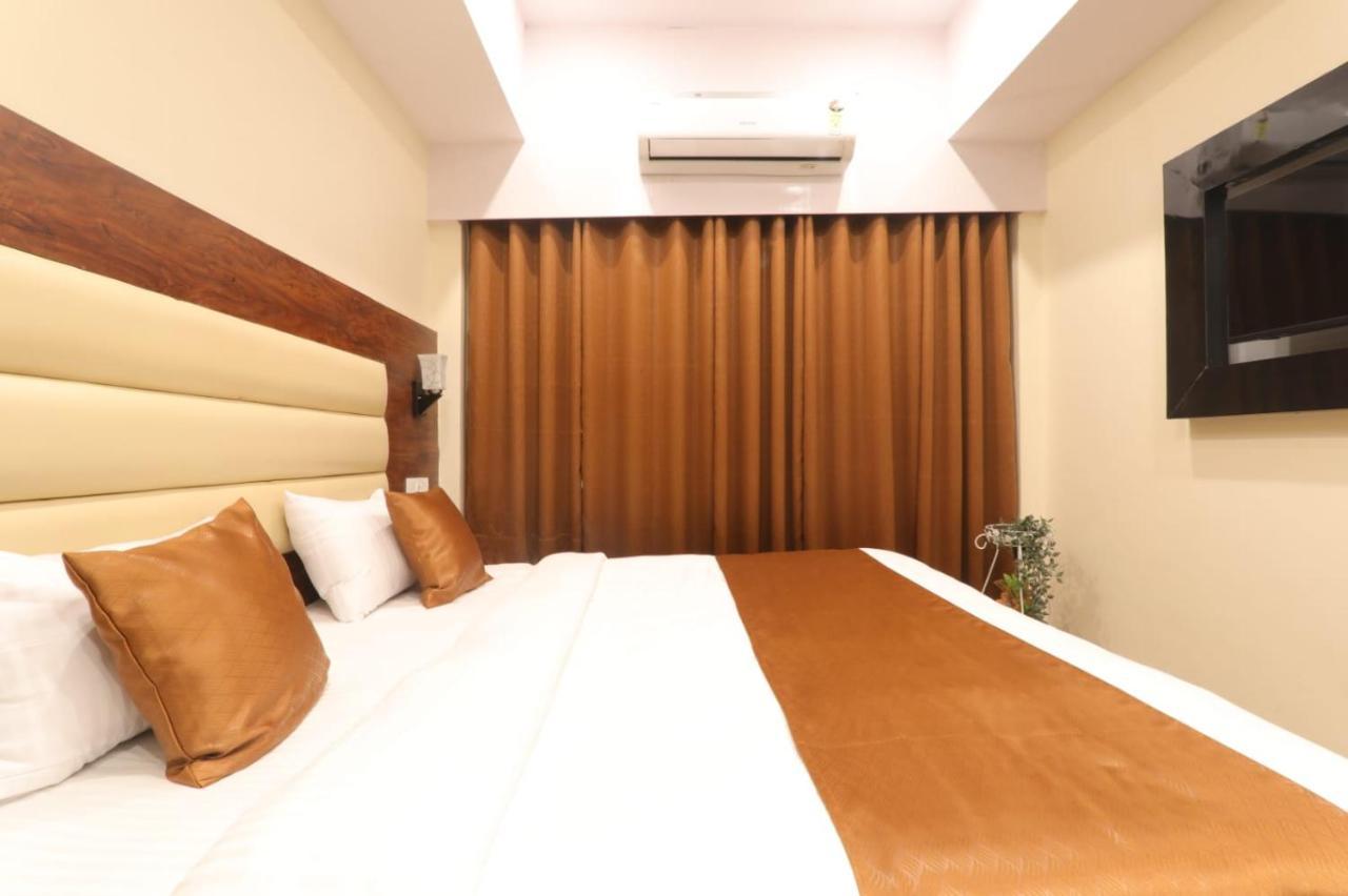 Hotel Blueark Lucknow Exteriör bild