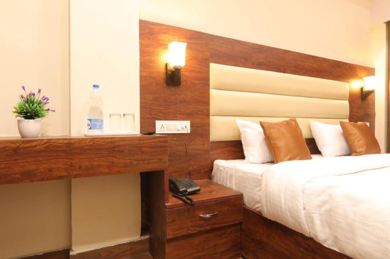 Hotel Blueark Lucknow Exteriör bild